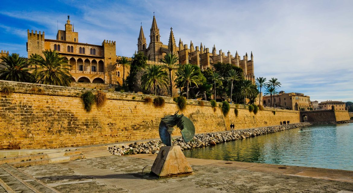 Catedral-Basílica de Santa María de Mallorca, a can't miss site for your vacation in Spain