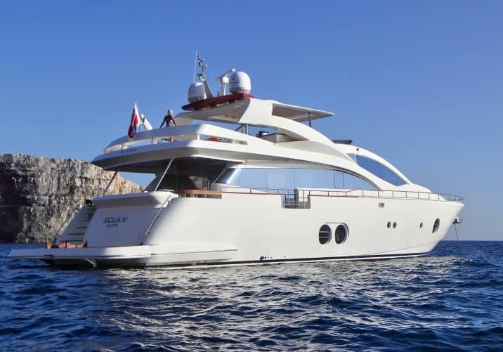 Yacht Sicilia - Aft